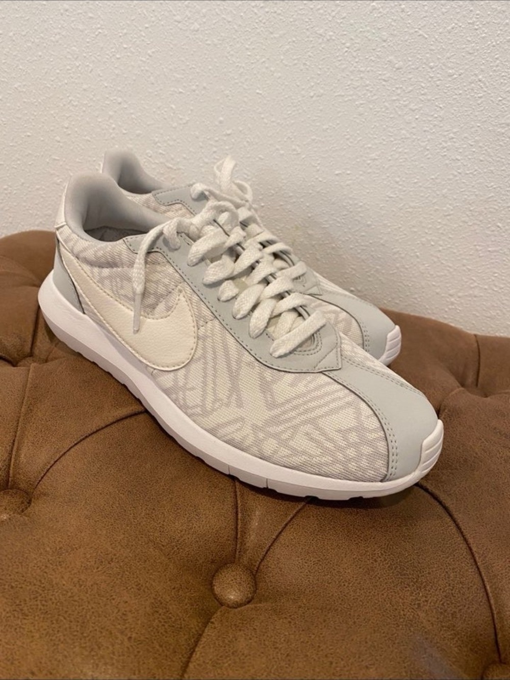 Nike Women's Light Gray and White Low-Top Sneakers
